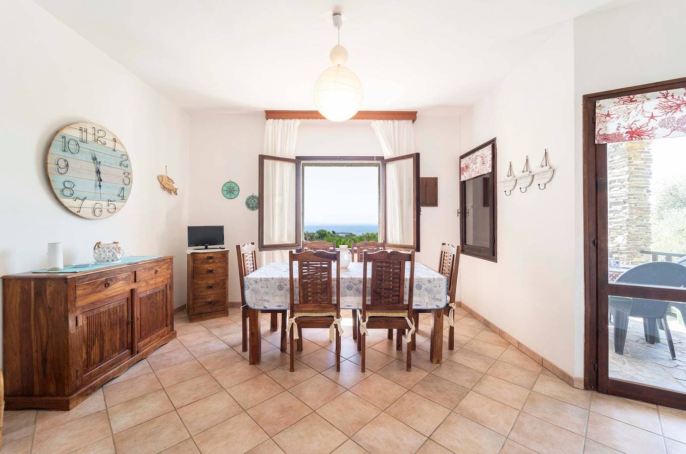 Foto 5 von 29: Ferienwohnung "Stintino Sea Front Apartments A" mit Meerblick und Gemeinschaftsgarten