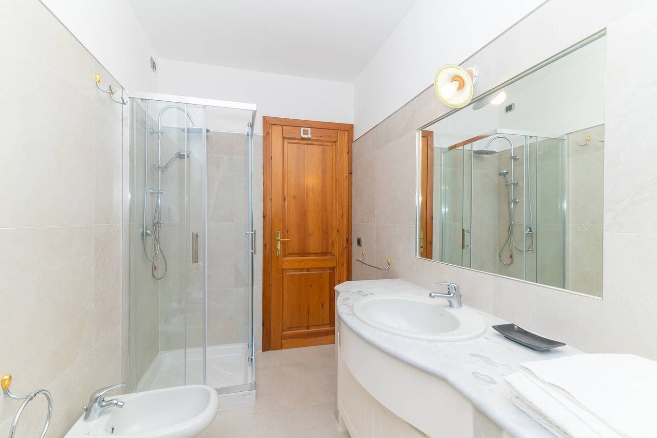Foto 13 von 30: Traumhafte Ferienwohnung mit Meerblick - Villa Nina