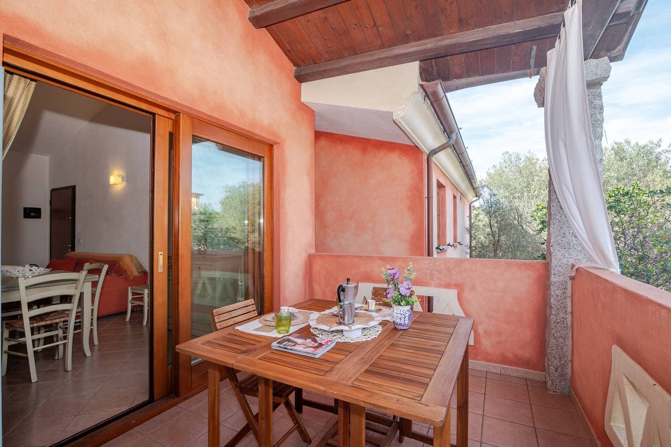 Foto 11 von 26: Apartment 'Trilocale I Graniti San Teodoro' mit privater Terrasse und Klimaanlage
