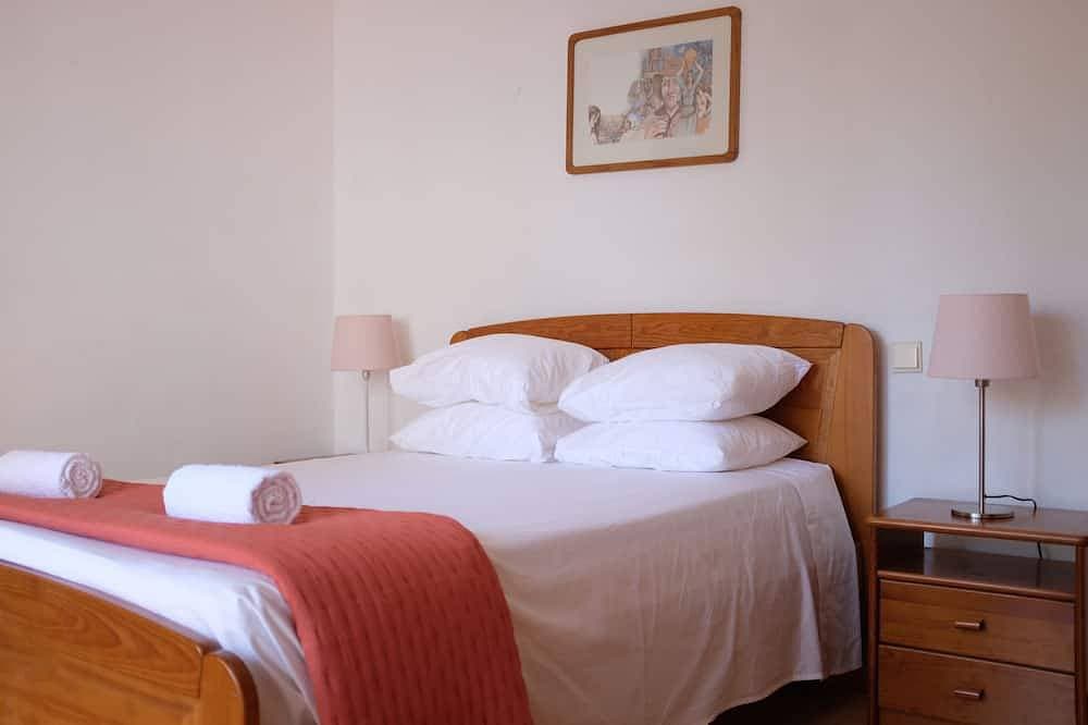 Foto 5 von 30: Walk to Marina, Relaxing Duplex in Central Location