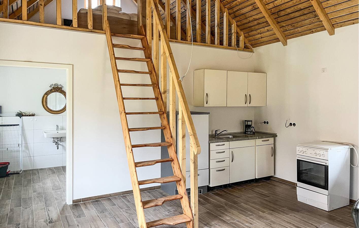 Foto 4 von 13: Modernes Apartment mit Terrasse, Küche, WLAN und Fernseher