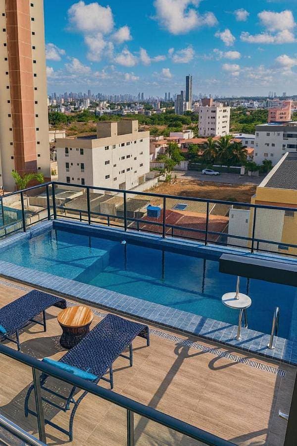 Flat com piscina na cobertura em Intermares 1