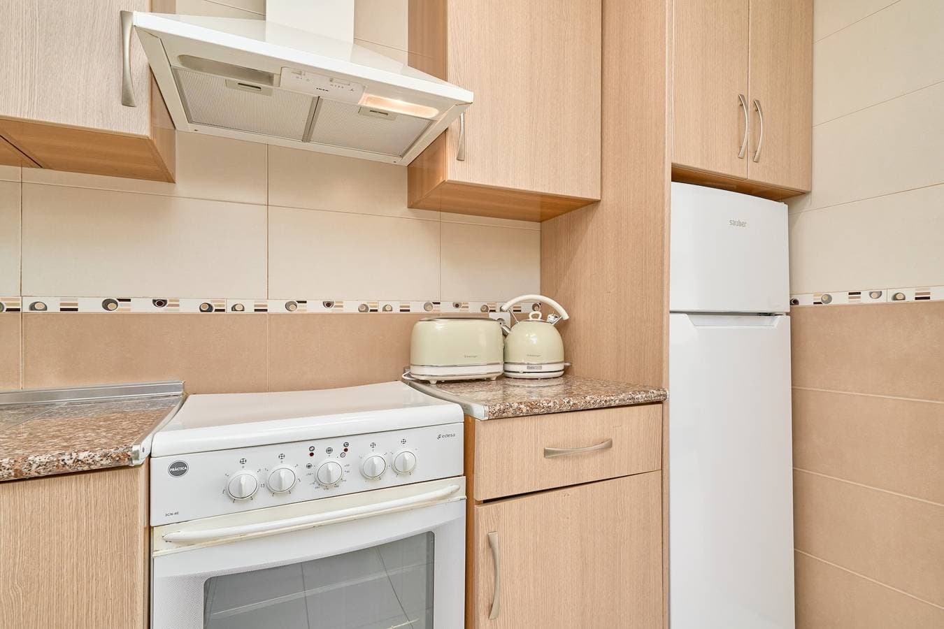 Foto 8 von 30: Große 1-Bett Ferienwohnung mit gemeinschaftlich genutztem Pool, Garten, Klimaanlage und WLAN