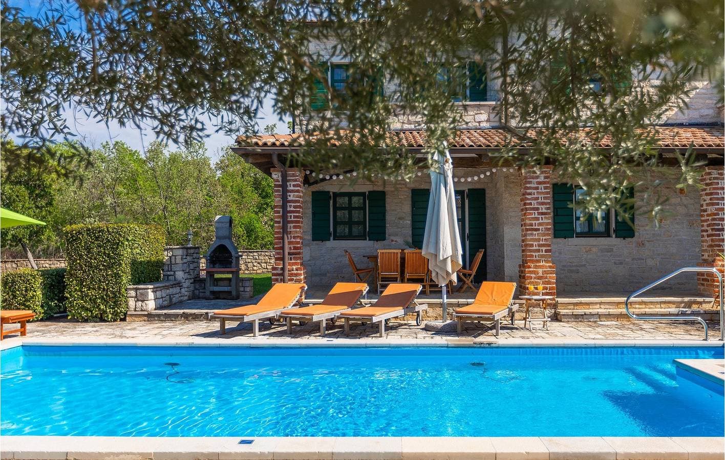 Foto 6 von 52: Charmante 2-Zimmer-Wohnung mit Pool, WLAN und Parkplatz in der Nähe des Stadtzentrums von Heraki