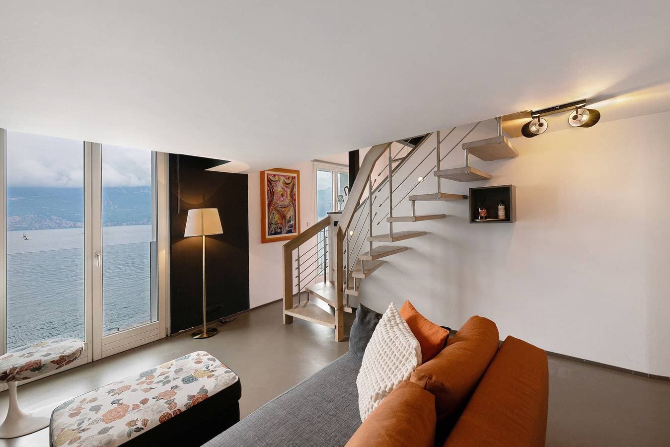 Foto 12 von 36: Ferienwohnung 'Angolo Sul Porto' mit Blick auf den See, WLAN und Klimaanlage