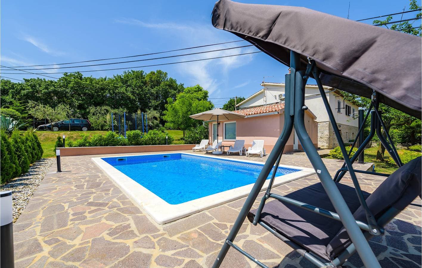Foto 12 von 37: Reizendes Apartment mit einem Schlafzimmer, Pool, Parkplatz und Terrasse in der Nähe des Flusses Raša