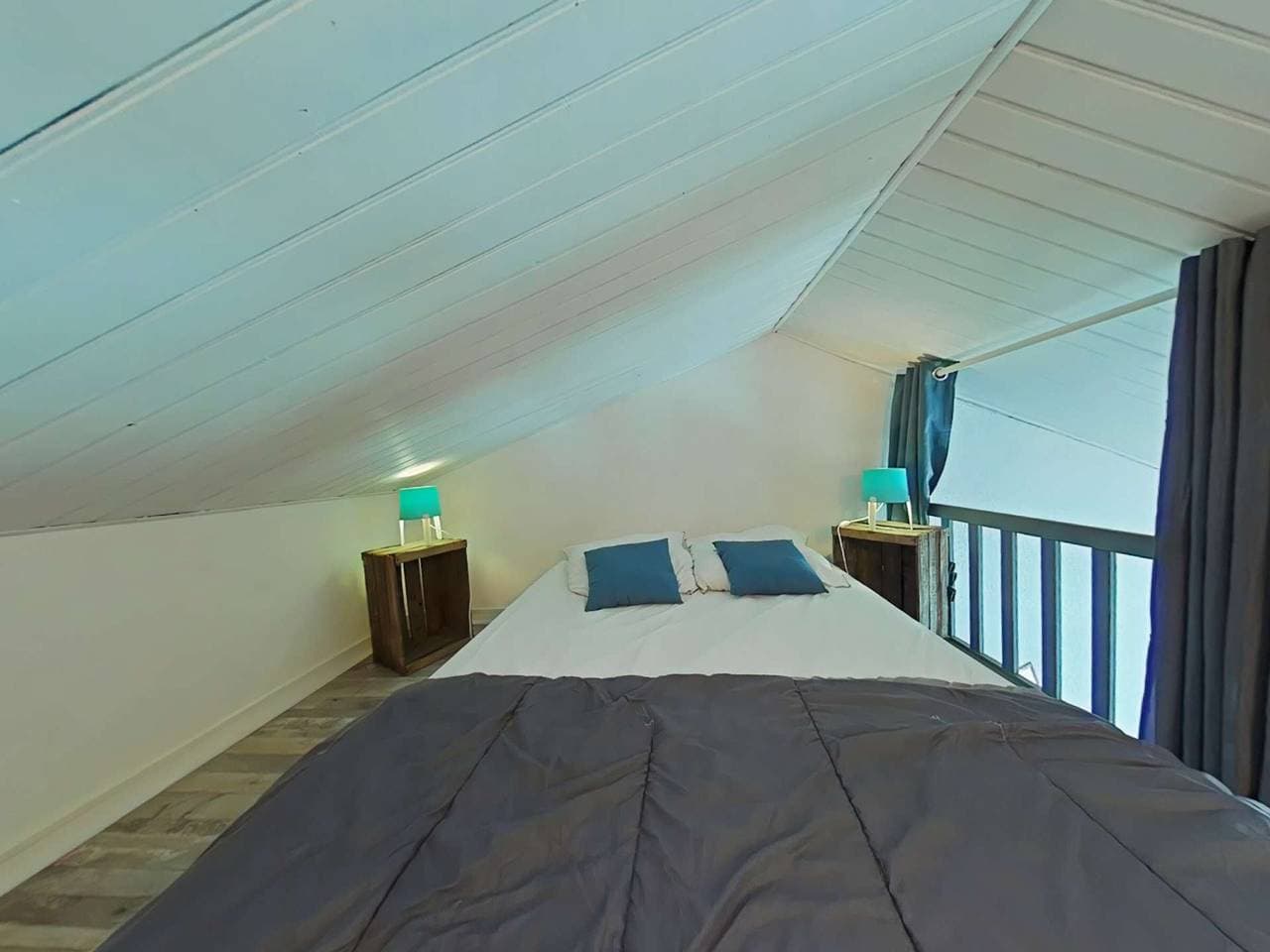 Foto 8 von 16: Helles Studio mit Mezzanine - Meerblick, 4 Schlafplätze, 250m vom Strand, nahe Hafen und Geschäften