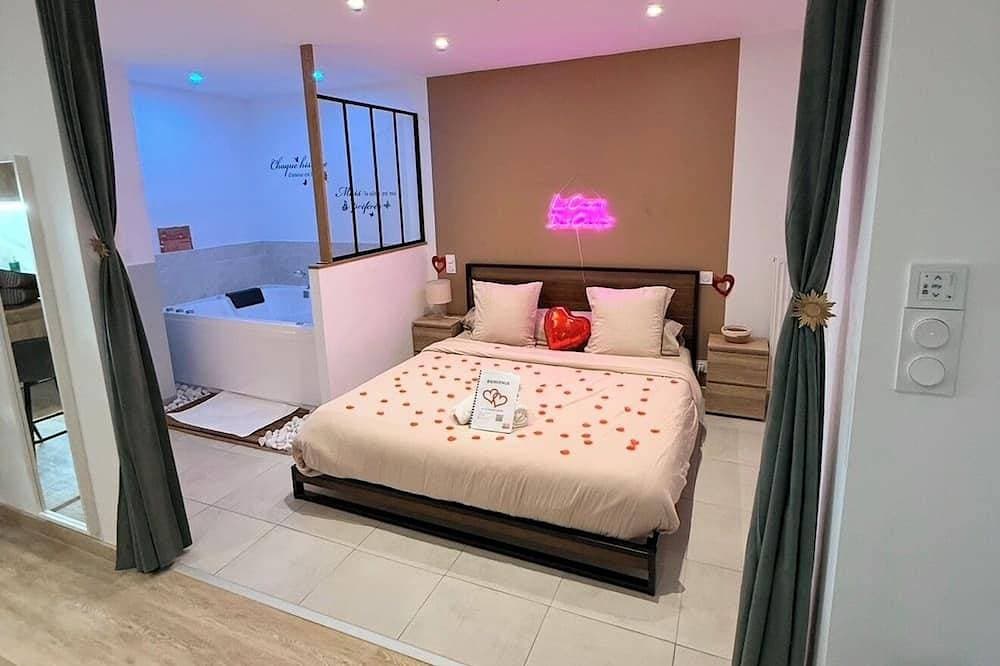 Foto 4 von 11: Suite with Private Jacuzzi Near Paris