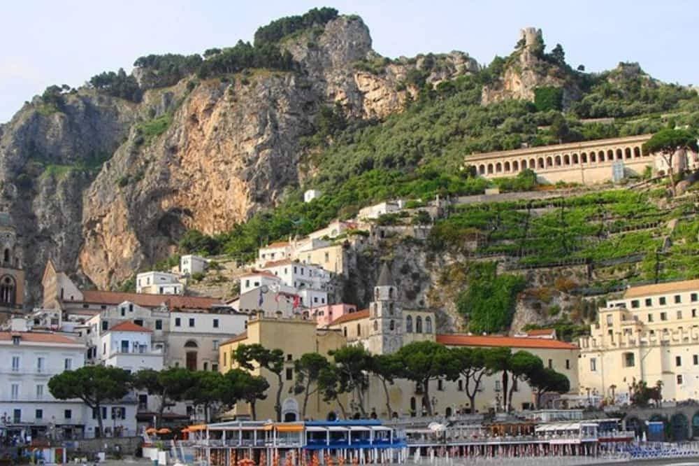 Foto 13 von 18: Herrliches Amalfi-Anwesen mit Blick auf das Meer, atemberaubende Aussicht, in der Nähe des Strandes