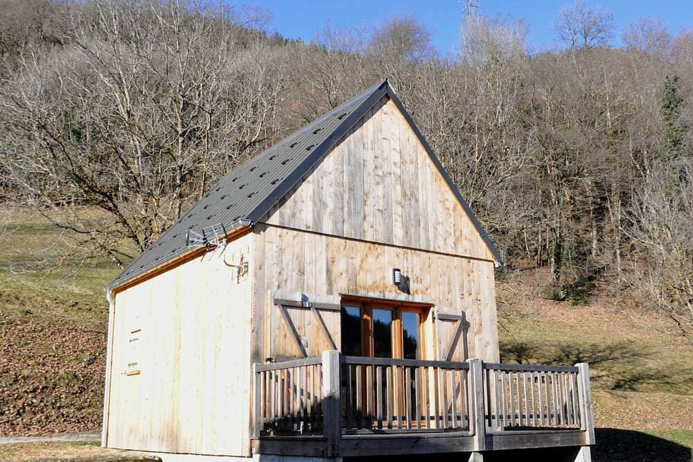Foto 13 von 23: Kleines, unabhängiges Holzchalet mit Terrasse und Bergblick
