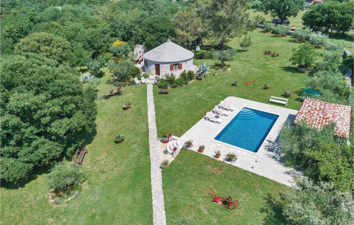 Reizende Ferienwohnung mit Pool, Terrasse und WLAN in der Nähe von Manjadvorci 1