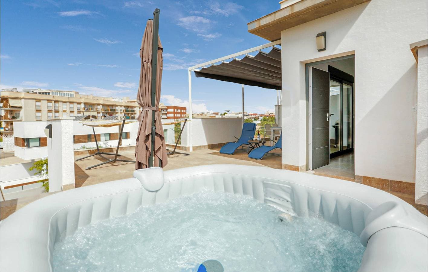 Foto 3 von 24: Gemütliches Apartment mit Pool und Terrasse, nahe dem Stadtzentrum