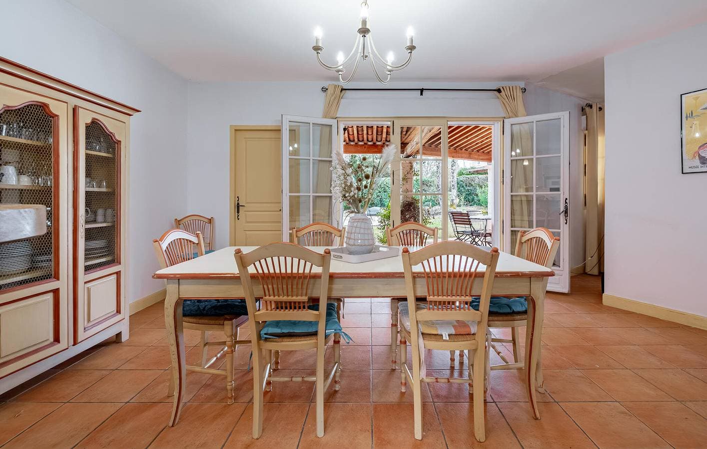Foto 7 von 25: Poolside Getaway: 120qm mit AC, Parkplatz & WiFi