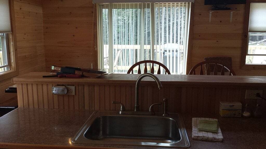 Foto 8 von 23: New Cottage In Town & im Wald mit einem kleinen Bach neben