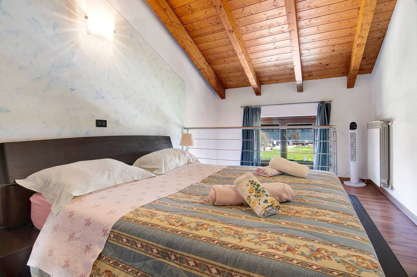 Foto 11 von 27: Ferienwohnung „Casa Vacanze Vigna del Lago“ mit Seeblick, Pool und WLAN