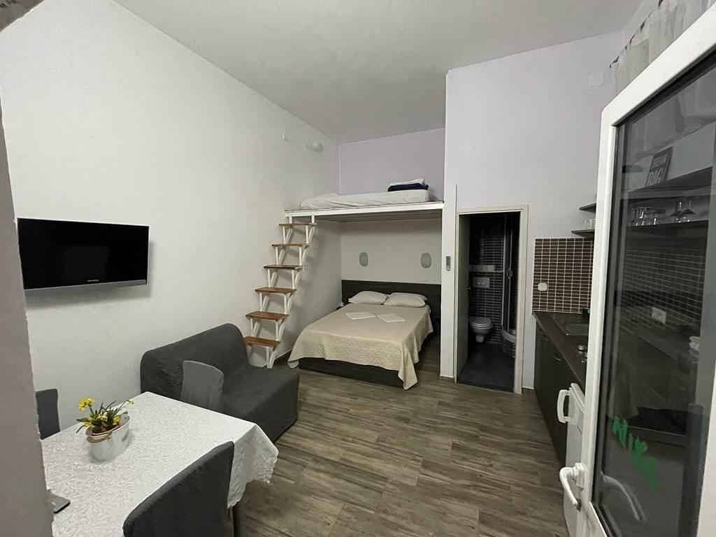 Foto 2 von 19: Ferienwohnung für 2 Gäste mit Terrasse & Gemeinschaftspool - nur 150m zum Strand