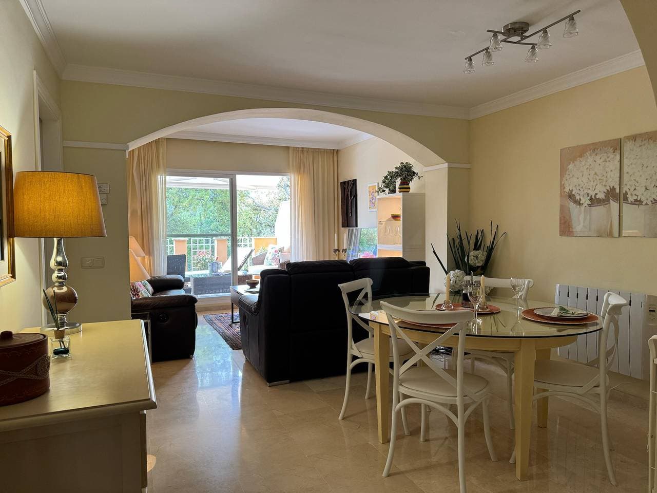 Foto 5 von 17: Ferienwohnung 'Elviria Gardens' mit Gemeinschaftspool, Wi-Fi und Klimaanlage