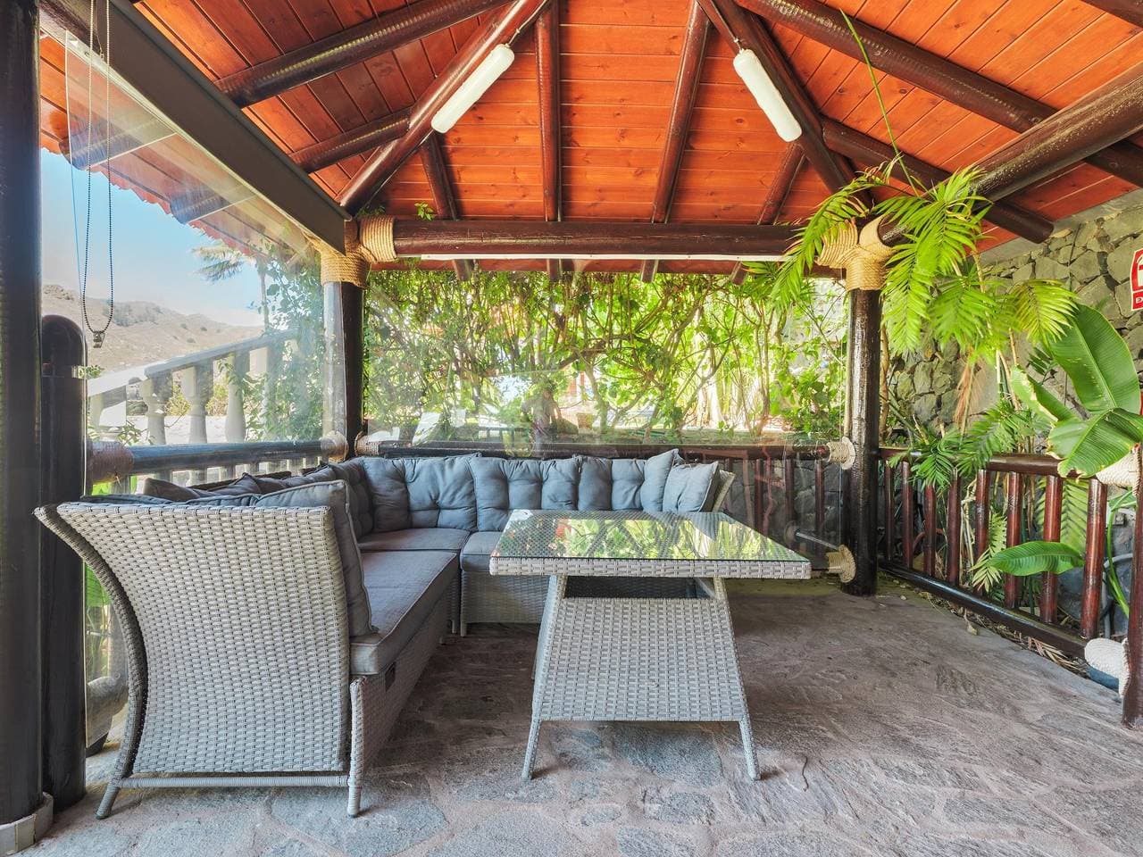 Foto 9 von 37: Ferienhaus für 4 Personen mit Pool