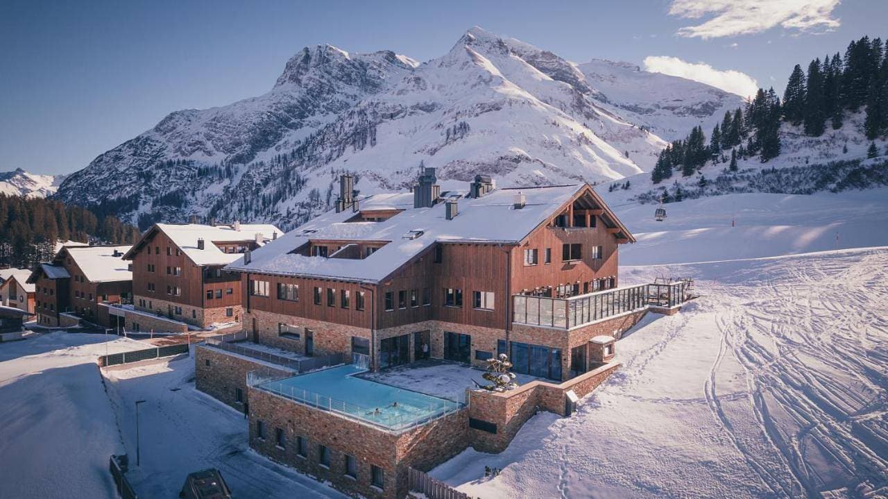 AlpenParks Hotel & Apartment Arlberg Warth mit Pool 1