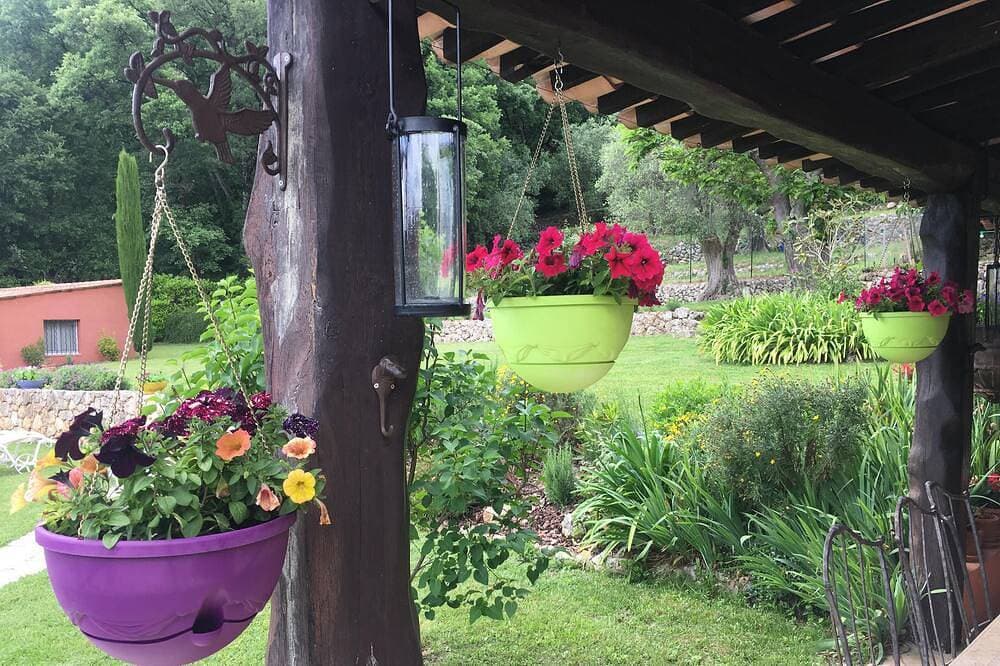 Foto 13 von 30: Paradies in der Provence - Ein ruhiger Rückzugsort (3Br) mit Pool, Terrasse, Grill, Garten