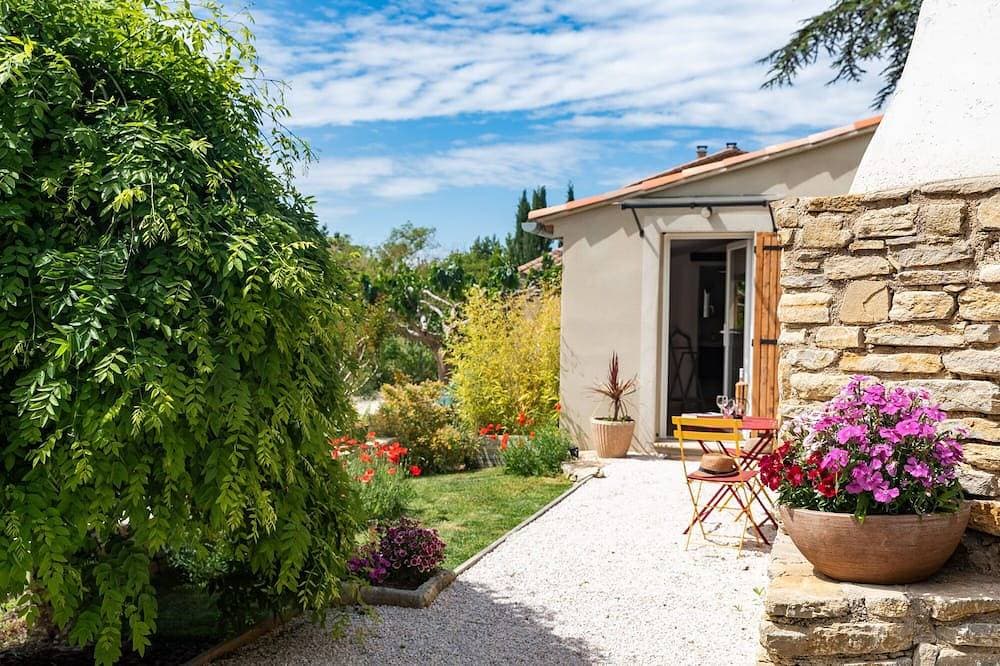 Einzelzimmer-Le Ventoux-Komfort-Ensuite mit Bad-Blick auf die Landschaft 1
