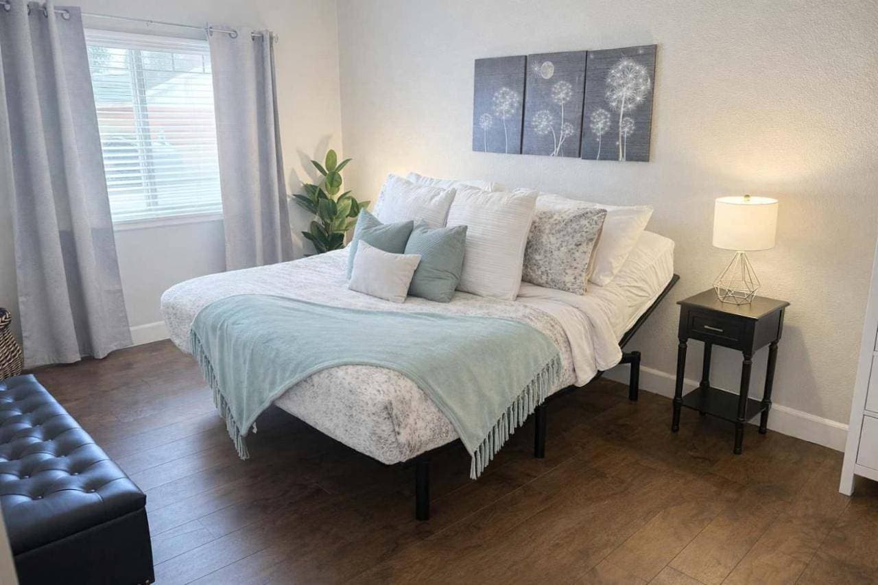 Condo with Sauna & Fitness Center, Adjustable Base King Sized Bed 1