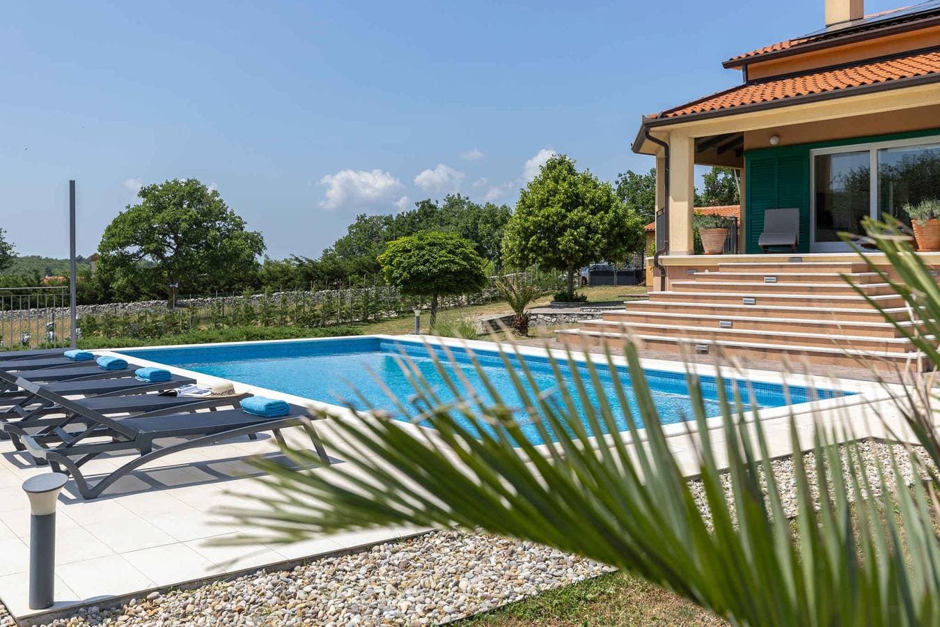 Foto 10 von 44: Villa mit Schwimmbad in einer ruhigen Gegend