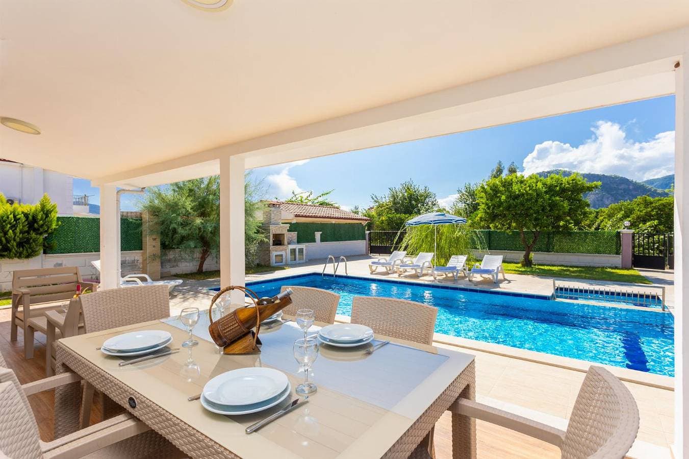 Foto 3 von 24: Villa für 8 Personen mit Garten