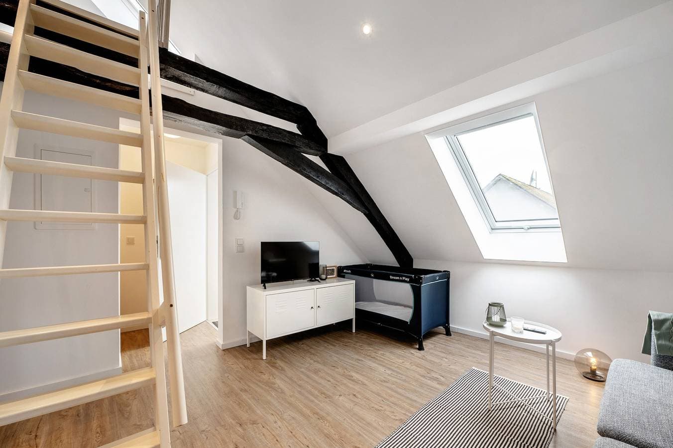 Foto 5 von 15: Ferienwohnung "Adlernest Mit Weinbergblick" mit Bergblick und WLAN