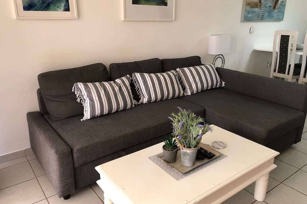 Foto 7 von 19: Limnaria: Modern 1 Bed, Pool Views, 5min To Beach