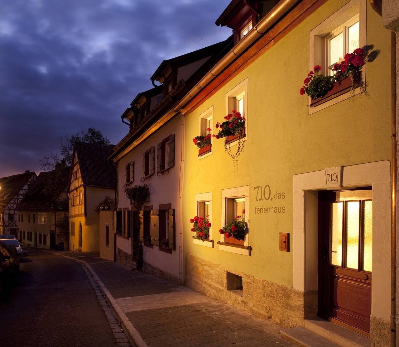 Foto 4 von 15: Ferienhaus "die710" - Ferienhaus "die710" mit Whirlwanne und Balkon