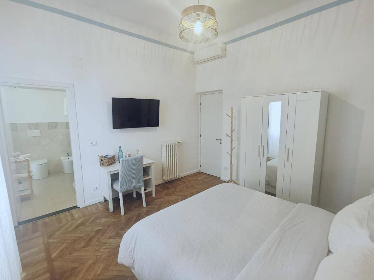 Foto 4 von 23: Double Room with Private Bathroom