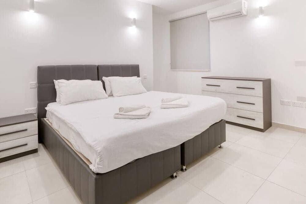 Foto 9 von 30: Lovely designer 3Br Apt w/Private Terrace with BBQ
