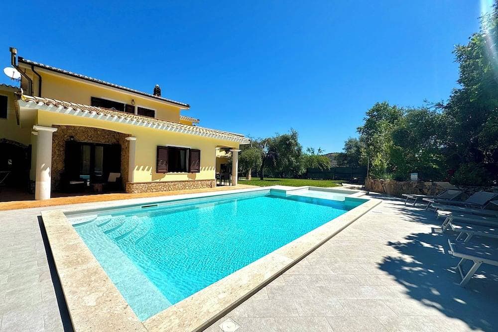 Foto 9 von 9: \" Villa with Pool Comfort \"