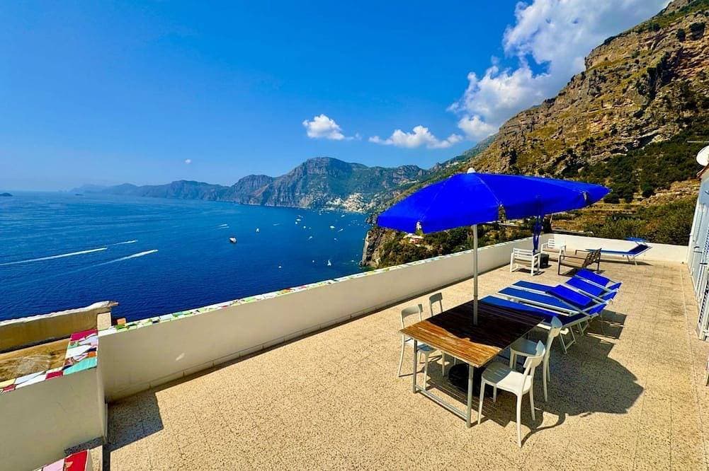 Schüchterner Praiano mit Blick auf Capri und Positano 1