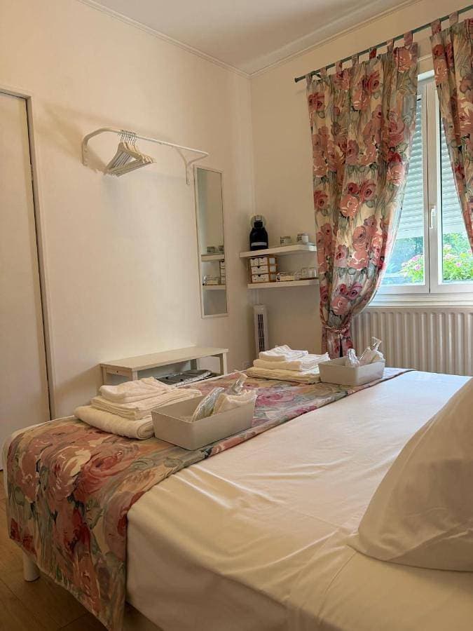 Foto 5 von 27: Double Room with Private Bathroom