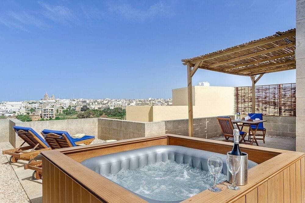 Foto 11 von 15: Gozo Ph w/private Rooftop Hot Tub, Terrace + Views