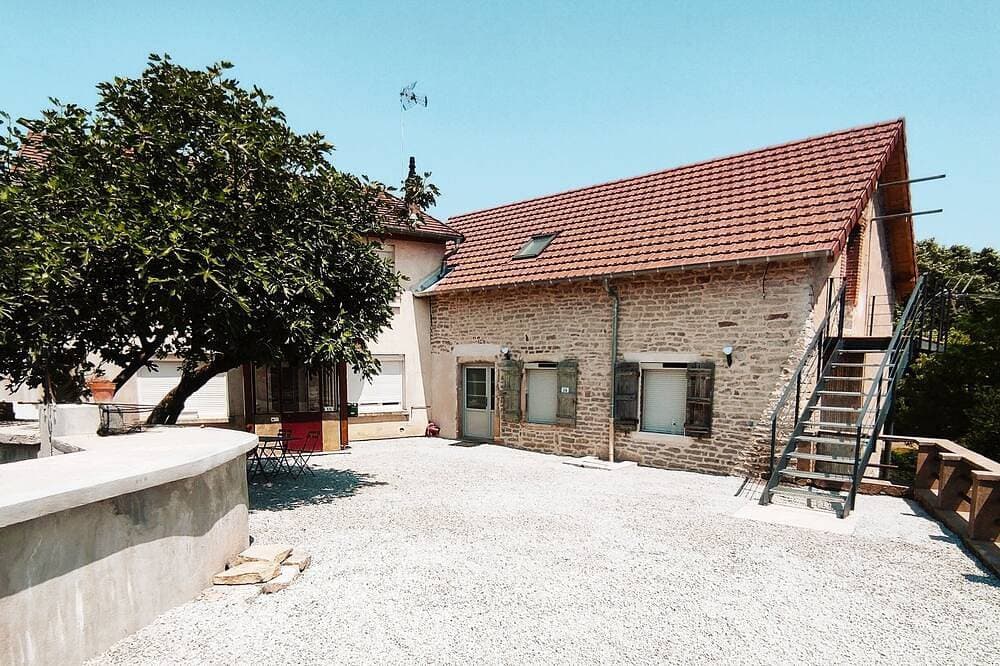 Foto 8 von 24: Gîte du Moulin Brochat mit Gemeinschaftsraum mit Whirlpool