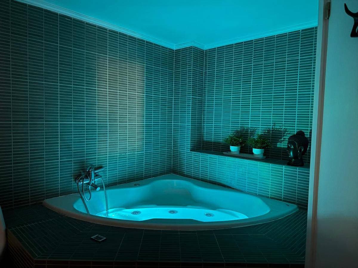 Luxury StudioArchit 7 & jacuzzi suite 1