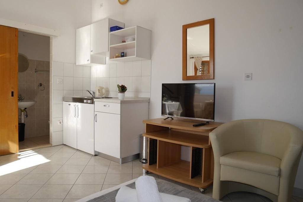 Foto 10 von 23: Studio-Apartment Jure A5 mit Balkon