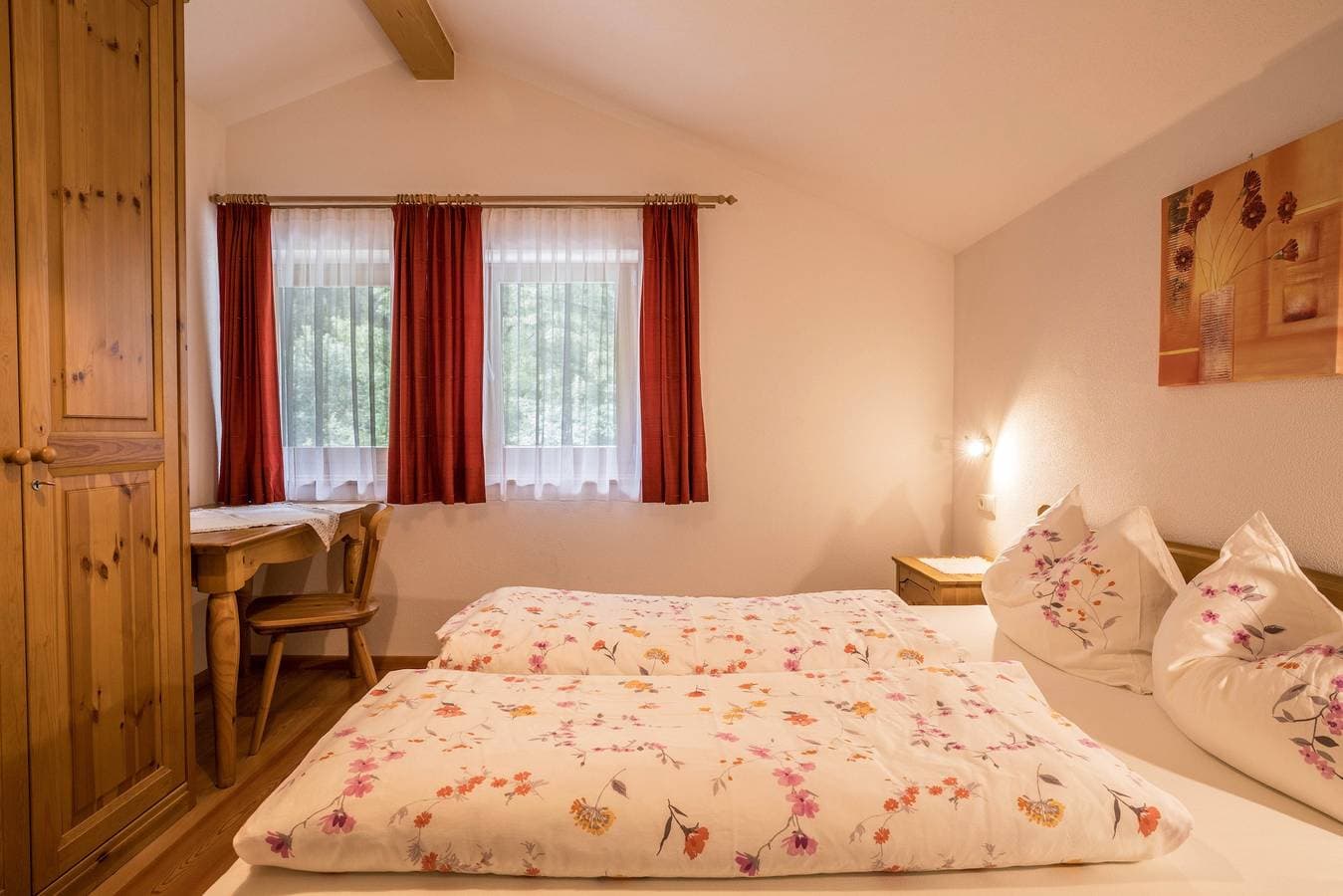 Foto 2 von 20: Gemütliche Ferienwohnung "Arnika - Mesnerhof" mit Bergblick, WLAN, Balkon & Garten