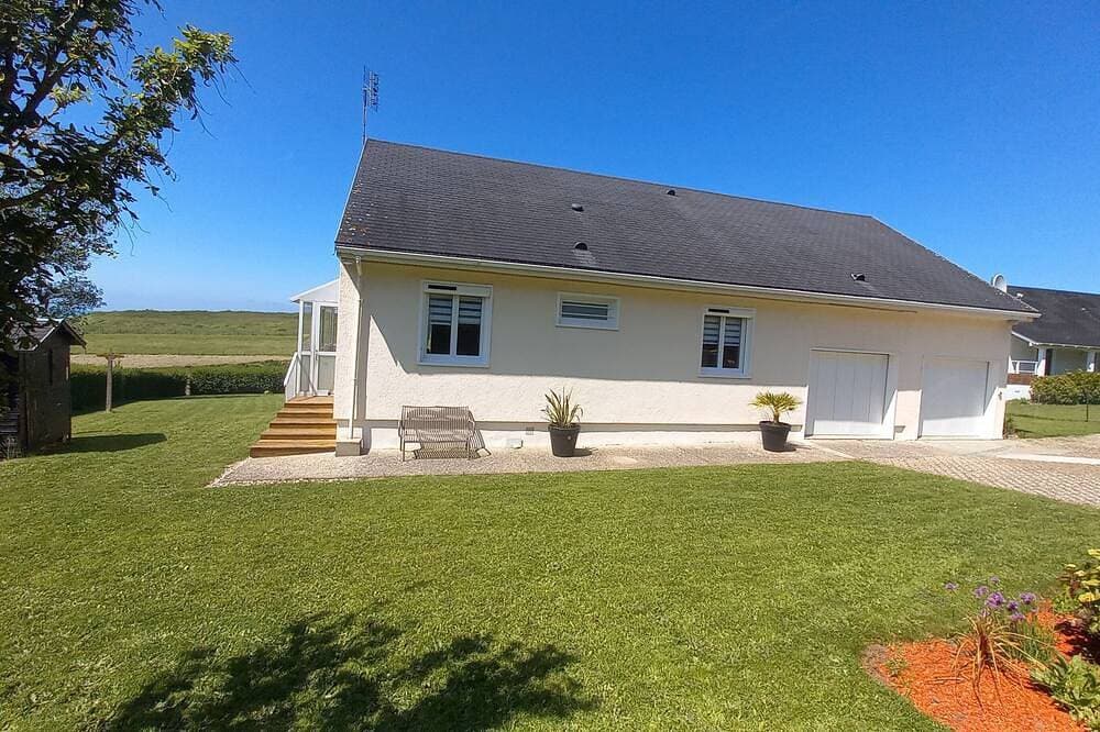 House near the sea 1