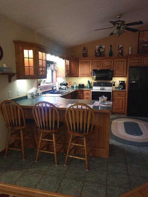 Foto 8 von 32: Beautiful, spacious 3 Br, 2Ba home, close to everything the Up has to offer!