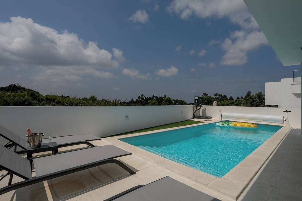 Detached Villa with Private Pool & Outdoor Kitchen Near City & Beach 1