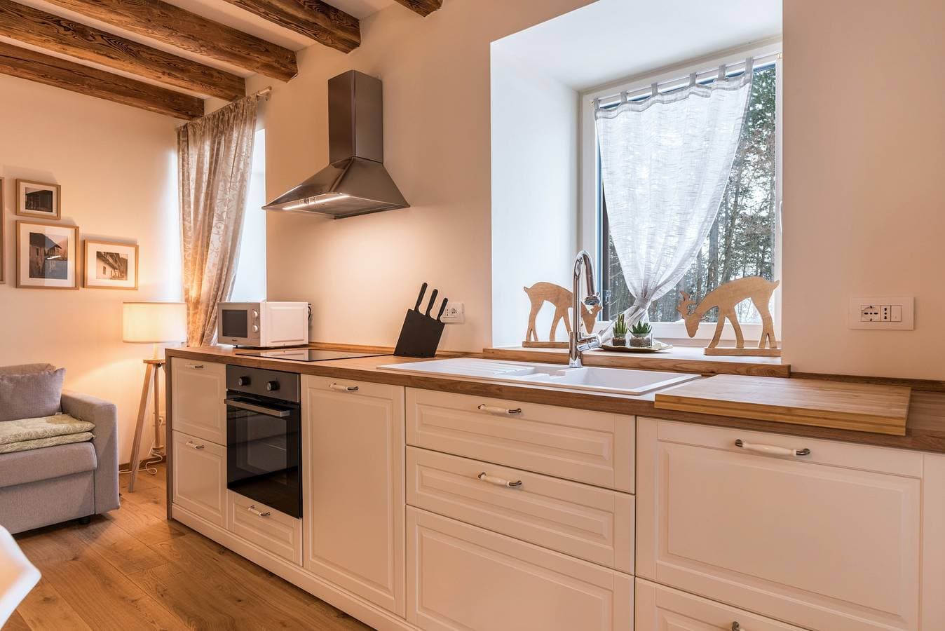 Foto 4 von 27: Ferienwohnung "Wellness Lodge Edoardo" mit Blick auf den See und die Berge, Whirlpool & Sauna