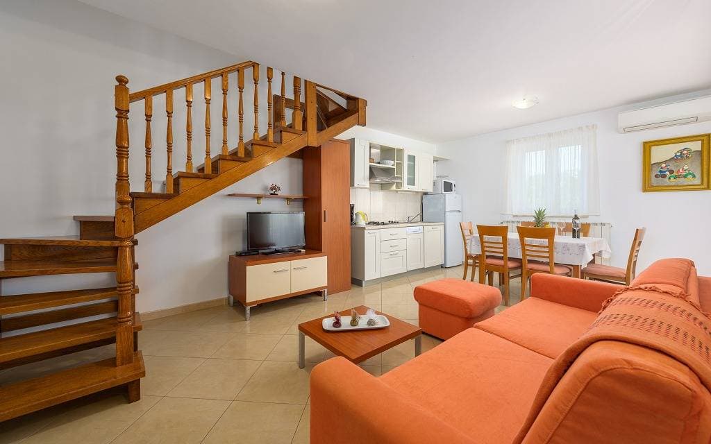 Foto 12 von 54: Ferienwohnung in Bašanija mit Terrasse, Klimaanlage, W-Lan, Spülmaschine (113-4)