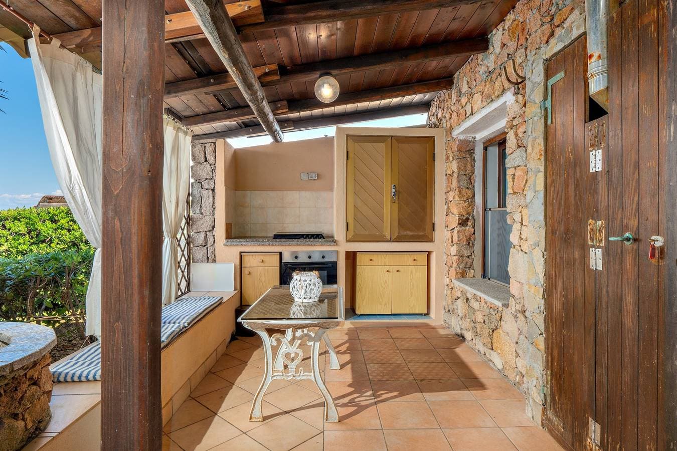 Foto 3 von 24: Charmante Villa mit Meerblick, WLAN, Garten und Terrasse