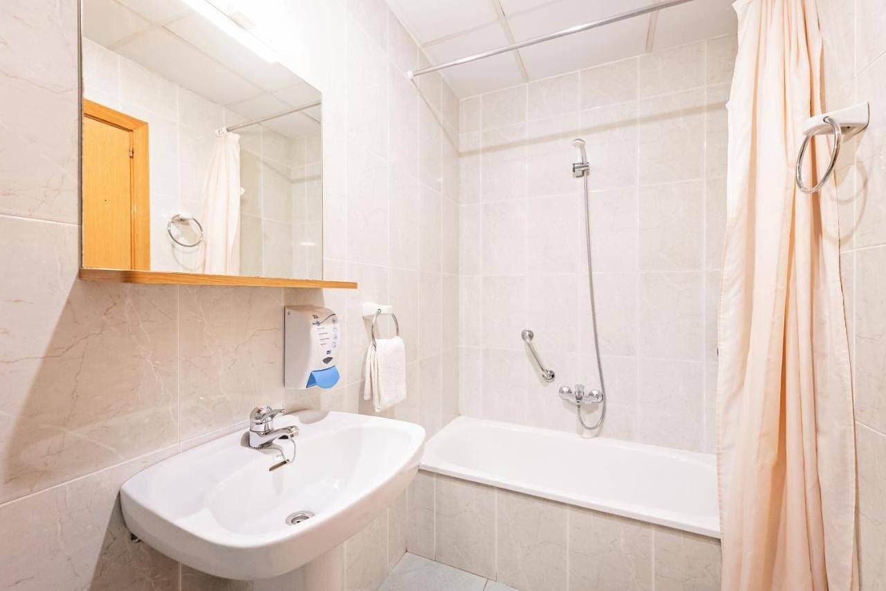 Foto 8 von 8: Twin Room with Bath