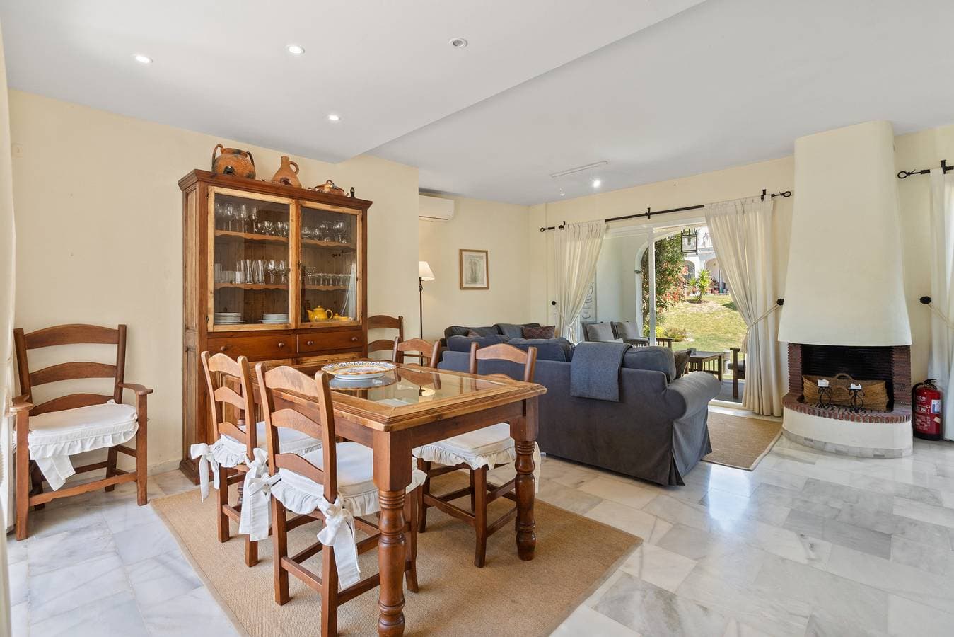 Foto 3 von 34: 57 Townhouse with Pool & Rooftop Terrace in Duques