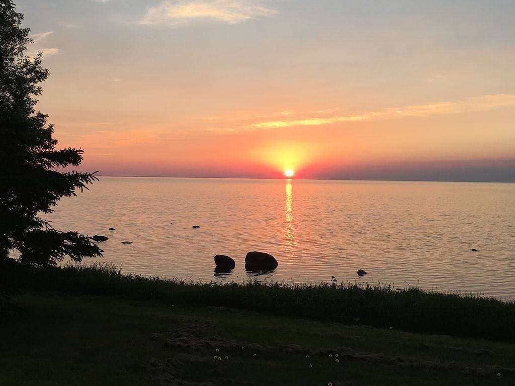 Foto 10 von 21: Grand Beach Lakefront Cabin